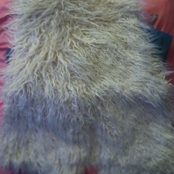 Vest - Picture 3 of 4